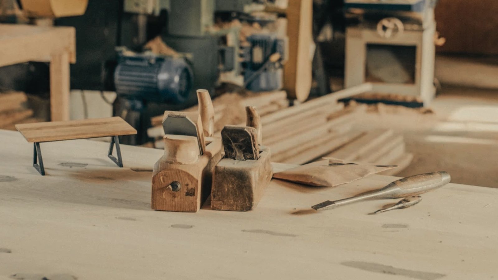Collection of sustainable furniture materials including bamboo, reclaimed wood, cork, and natural fabrics displayed in a modern workshop.